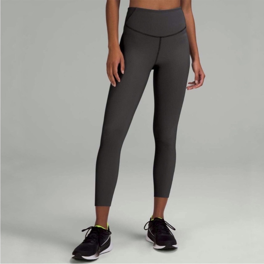 Lululemon | Base Pace High-Rise Tight Two-Tone Ribbed Black / Gull Grey Size 8